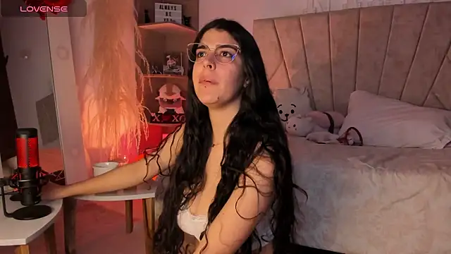 Snapshot of _Niah_ chatting on 02/18/25, 09:20 Niah online show from 02/18/25, 09:20