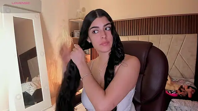 Snapshot of _Niah_ chatting on 10/13/25, 08:42 Niah online show from 10/13/25, 08:42