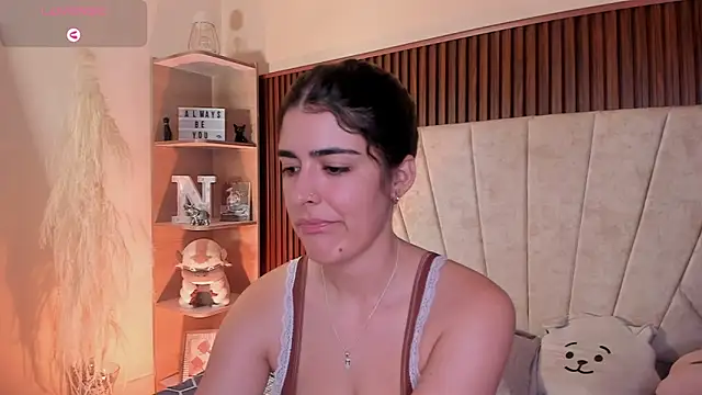 Snapshot of _Niah_ chatting on 10/19/25, 08:53 Niah online show from 10/19/25, 08:53