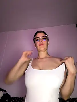 Snapshot of _Niah_ chatting on 11/16/25, 01:11 Niah online show from 11/16/25, 01:11