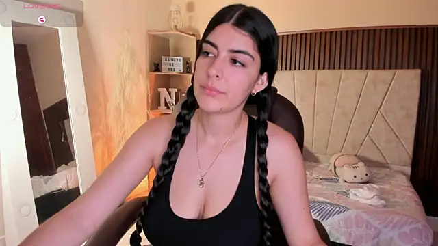 Snapshot of _Niah_ chatting on 11/20/25, 08:19 Niah online show from 11/20/25, 08:19