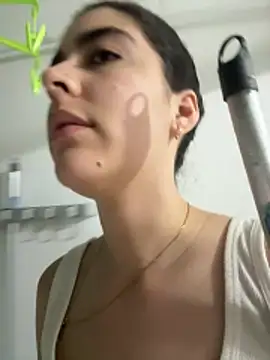 Snapshot of _Niah_ chatting on 12/14/25, 11:20 Niah online show from 12/14/25, 11:20