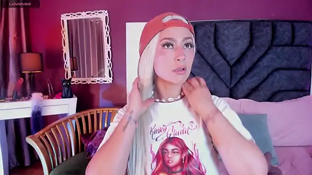 Mia-Bloom online show from 01/17/25, 03:12