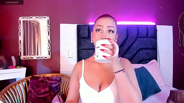 Mia-Bloom online show from 01/24/25, 03:11