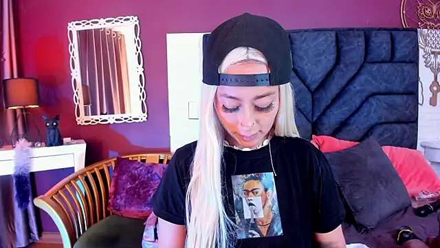 Mia-Bloom online show from 02/21/25, 07:12