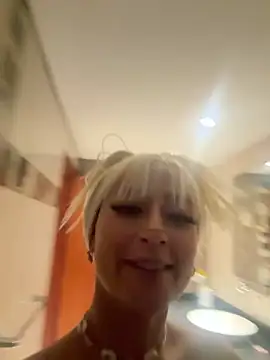 Mia-Bloom online show from 03/20/25, 09:48