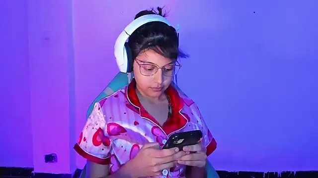 Little Lisy online show from 10/31/25, 04:13