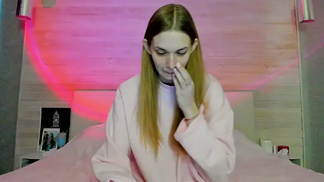 molly hunt  online show from 02/25/26, 03:49