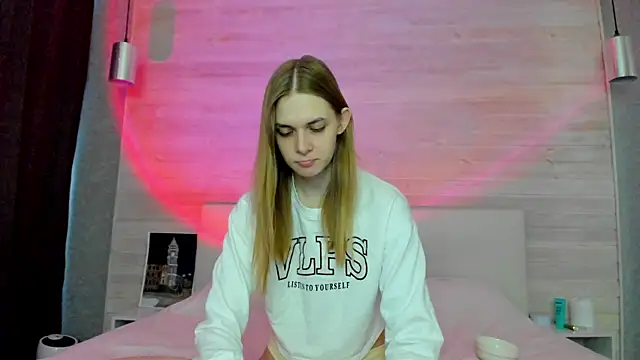 molly hunt  online show from 04/26/26, 04:43