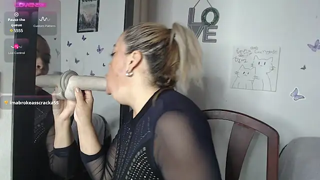 Snapshot of LIila28six chatting on 02/14/25, 10:59 LIila28six online show from 02/14/25, 10:59