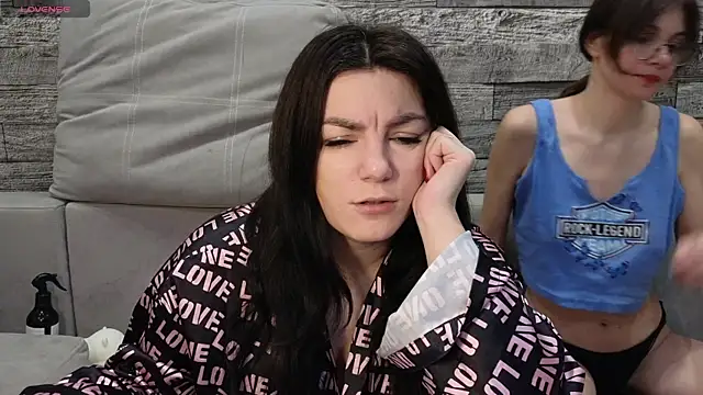 Vika loves you online show from 11/26/25, 02:12