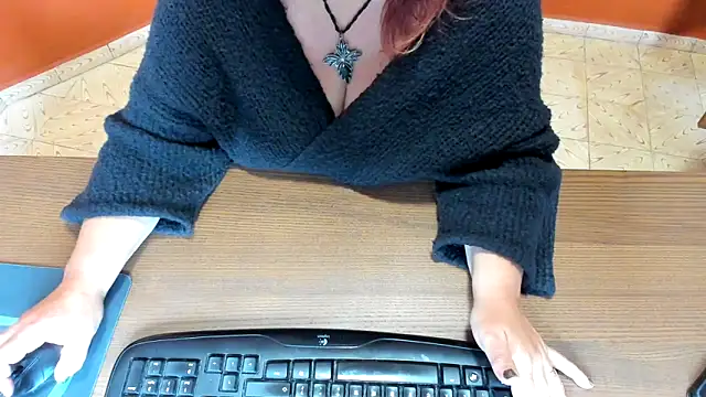 NikkiHolland online show from 04/08/26, 08:03