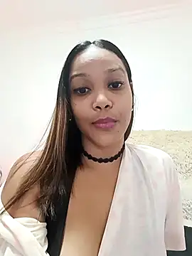 Snapshot of _MoniqueLovay_ chatting on 03/02/25, 06:19 MoniqueLovay online show from 03/02/25, 06:19