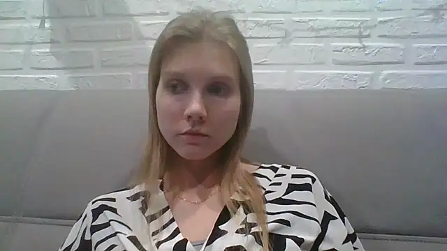 Snapshot of MaryMiton chatting on 10/19/25, 01:01 MaryMiton online show from 10/19/25, 01:01