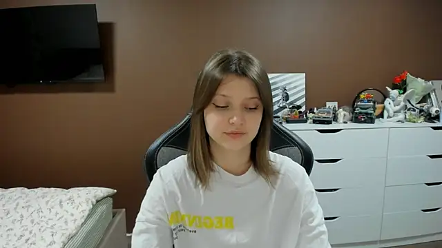 SoniNesti online show from 04/18/26, 02:43