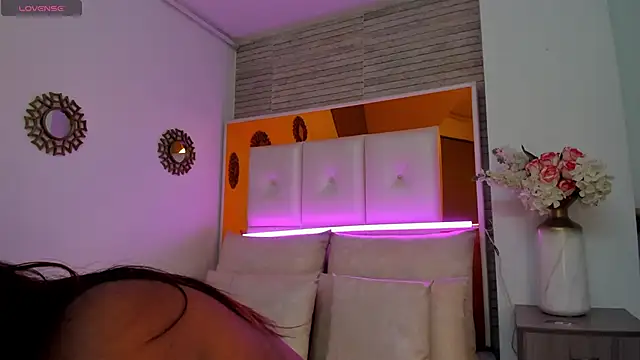 ShaniaBrownn online show from 01/31/25, 07:51