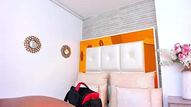 ShaniaBrownn online show from 03/04/25, 08:05