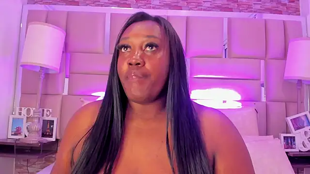 ShaniaBrownn online show from 11/08/25, 07:56