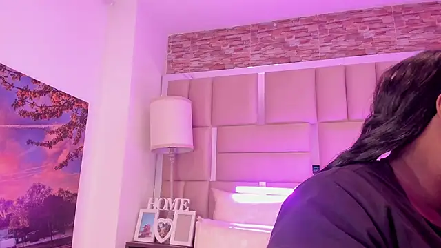 ShaniaBrownn online show from 02/11/26, 07:41