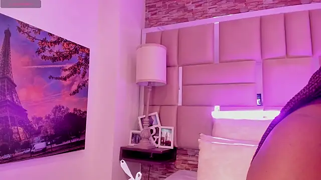 ShaniaBrownn online show from 04/07/26, 07:47