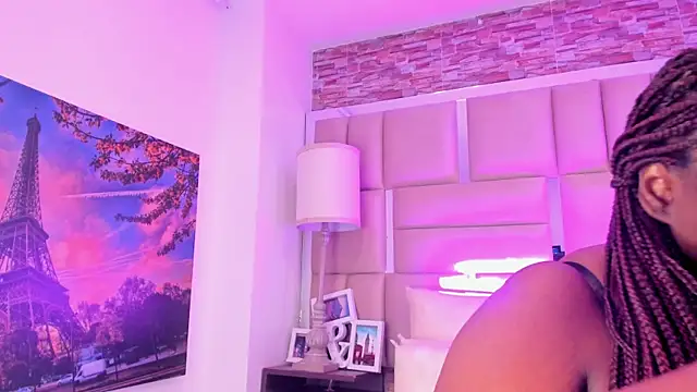 ShaniaBrownn online show from 04/21/26, 07:28