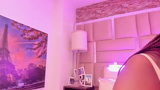 ShaniaBrownn online show from 05/07/26, 07:41