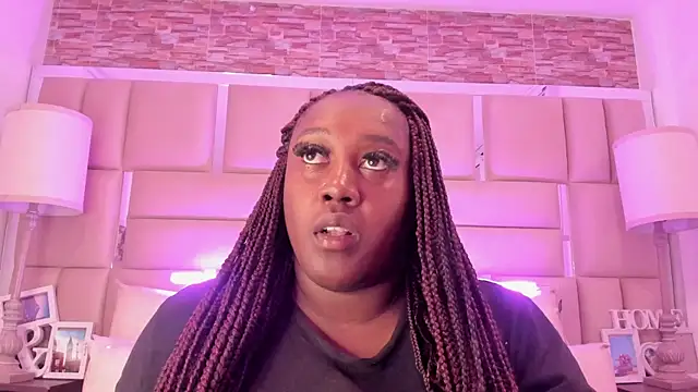 ShaniaBrownn online show from 05/11/26, 07:33