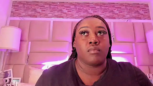 ShaniaBrownn online show from 05/20/26, 07:31