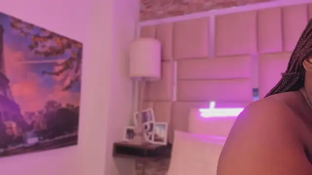 ShaniaBrownn online show from 06/06/26, 07:51