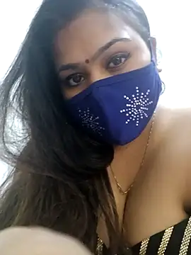 Snapshot of cutee__crazy chatting on 02/13/25, 05:01 cutee crazy online show from 02/13/25, 05:01