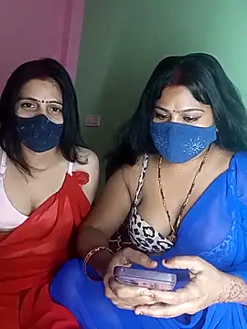 Snapshot of cutee__crazy chatting on 10/15/25, 05:46 cutee crazy online show from 10/15/25, 05:46