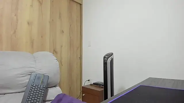 xspecialoomx online show from 11/08/25, 12:49