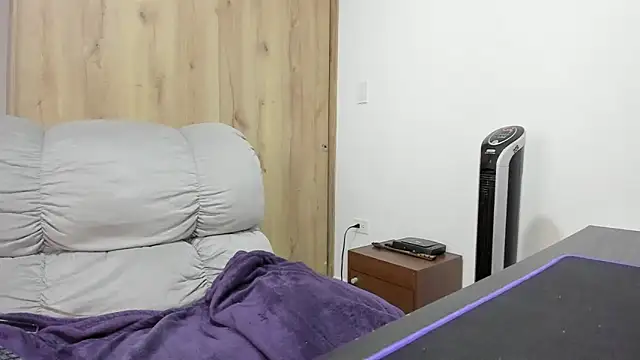 xspecialoomx online show from 12/19/25, 01:07