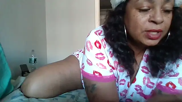 Snapshot of MSweetLindaParks chatting on 12/07/24, 06:26 MSweetLindaParks online show from 12/07/24, 06:26