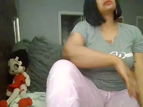 Snapshot of MSweetLindaParks chatting on 12/14/24, 01:06 MSweetLindaParks online show from 12/14/24, 01:06