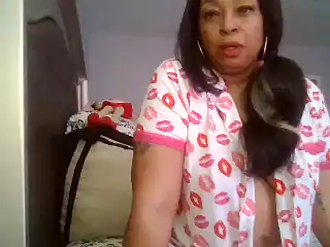 Snapshot of MSweetLindaParks chatting on 02/02/25, 02:24 MSweetLindaParks online show from 02/02/25, 02:24
