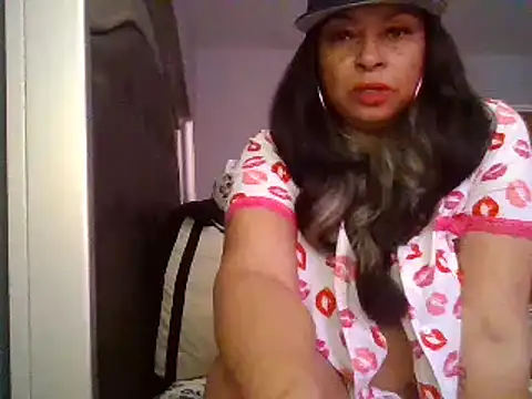 Snapshot of MSweetLindaParks chatting on 02/02/25, 07:25 MSweetLindaParks online show from 02/02/25, 07:25