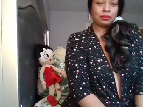 Snapshot of MSweetLindaParks chatting on 02/16/25, 03:05 MSweetLindaParks online show from 02/16/25, 03:05