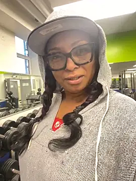Snapshot of MSweetLindaParks chatting on 02/20/25, 12:04 MSweetLindaParks online show from 02/20/25, 12:04