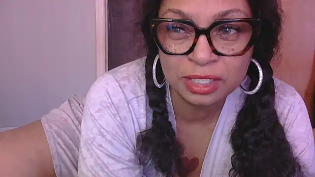 MSweetLindaParks online show from 12/21/25, 06:04