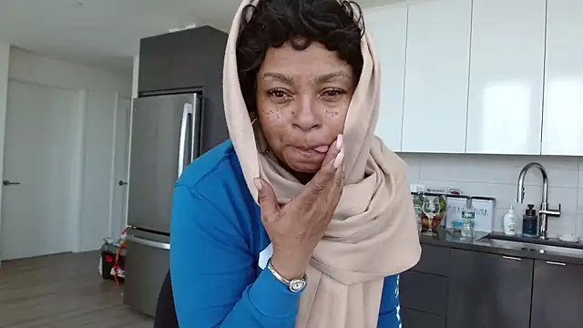 MSweetLindaParks online show from 04/23/26, 06:10