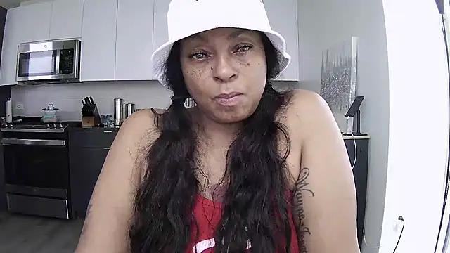 Snapshot of MSweetLindaParks chatting on 07/21/26, 05:48 MSweetLindaParks online show from 07/21/26, 05:48