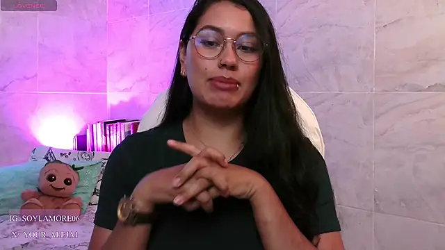 Snapshot of LauraRuiz1 chatting on 06/08/26, 09:26 LauraRuiz1 online show from 06/08/26, 09:26