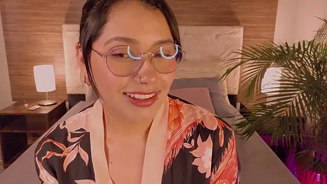 Snapshot of LauraRuiz1 chatting on 07/10/26, 09:50 LauraRuiz1 online show from 07/10/26, 09:50