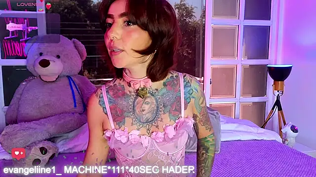 Snapshot of Evangelyne_1 chatting on 02/21/25, 03:32 Evangelyne 1 online show from 02/21/25, 03:32