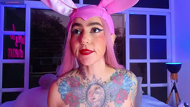 Snapshot of Evangelyne_1 chatting on 02/22/25, 03:36 Evangelyne 1 online show from 02/22/25, 03:36