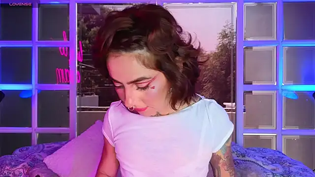 Snapshot of Evangelyne_1 chatting on 02/28/25, 03:37 Evangelyne 1 online show from 02/28/25, 03:37