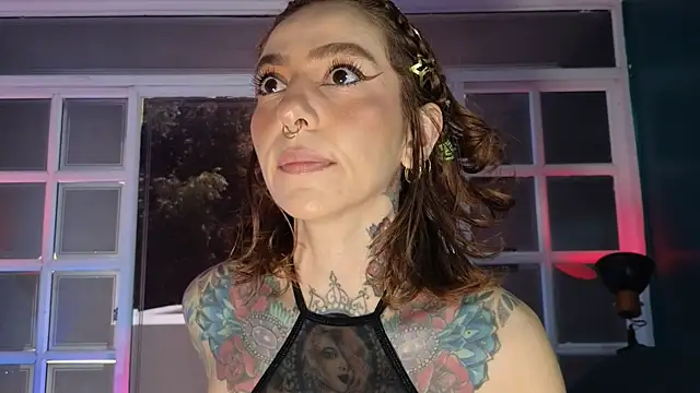 Snapshot of Evangelyne_1 chatting on 10/02/25, 03:52 Evangelyne 1 online show from 10/02/25, 03:52