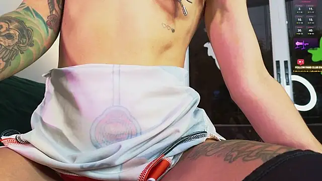 Snapshot of Evangelyne_1 chatting on 10/25/25, 03:51 Evangelyne 1 online show from 10/25/25, 03:51