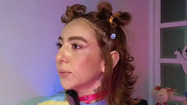 Snapshot of Evangelyne_1 chatting on 10/29/25, 03:47 Evangelyne 1 online show from 10/29/25, 03:47